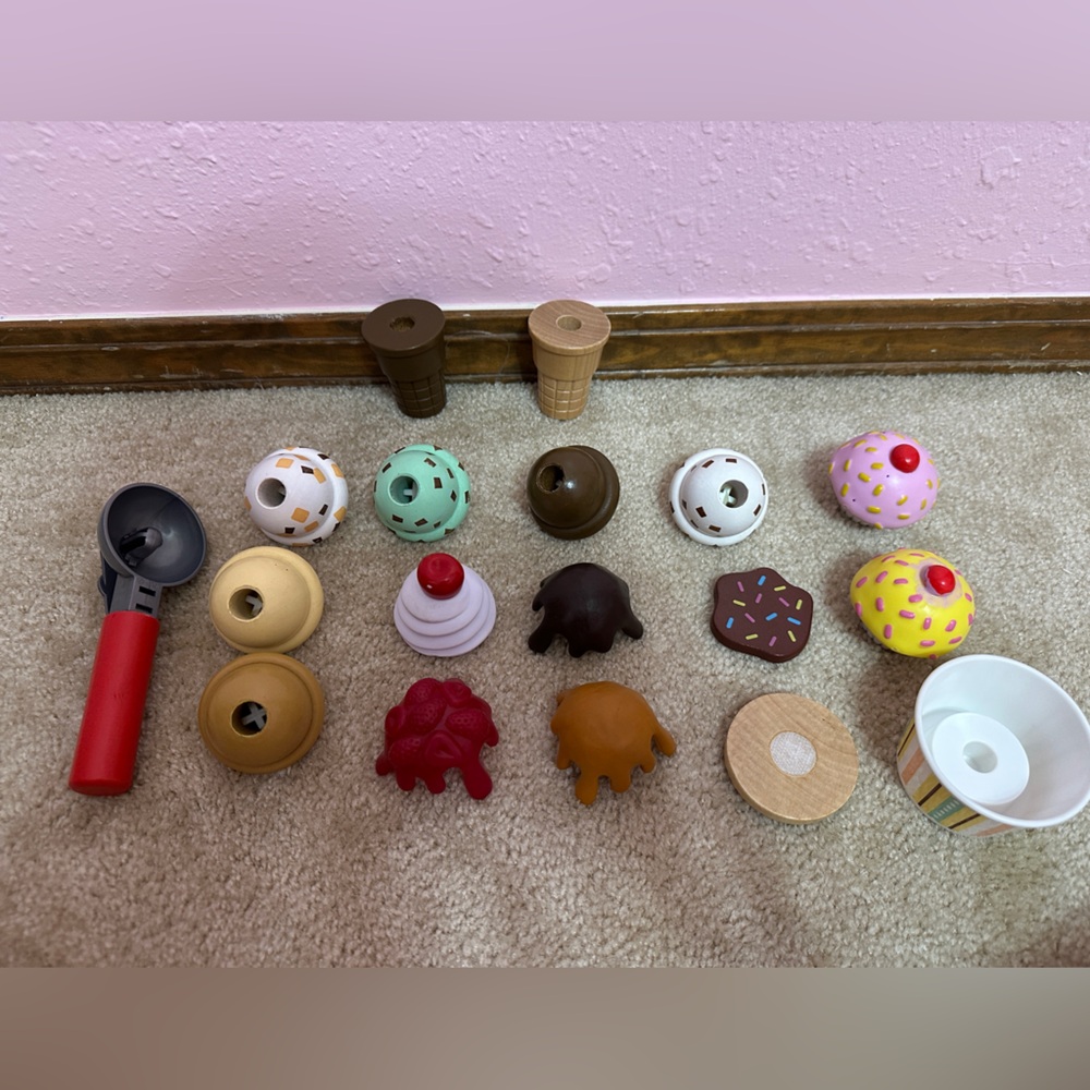 Melissa & Doug Scoop and Serve Ice Cream Flavors, Toppings, Scooper, Bowl, Cones